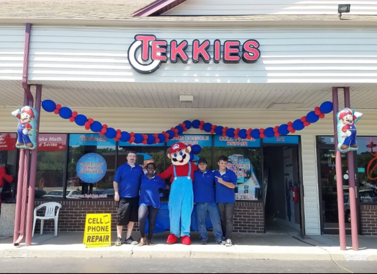 tekkies front 3 768x557